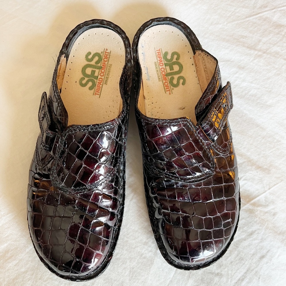 SAS Clogs Brown Patent Leather Crocodile Women's Size 39 / US 8 Comfy Light Shoe